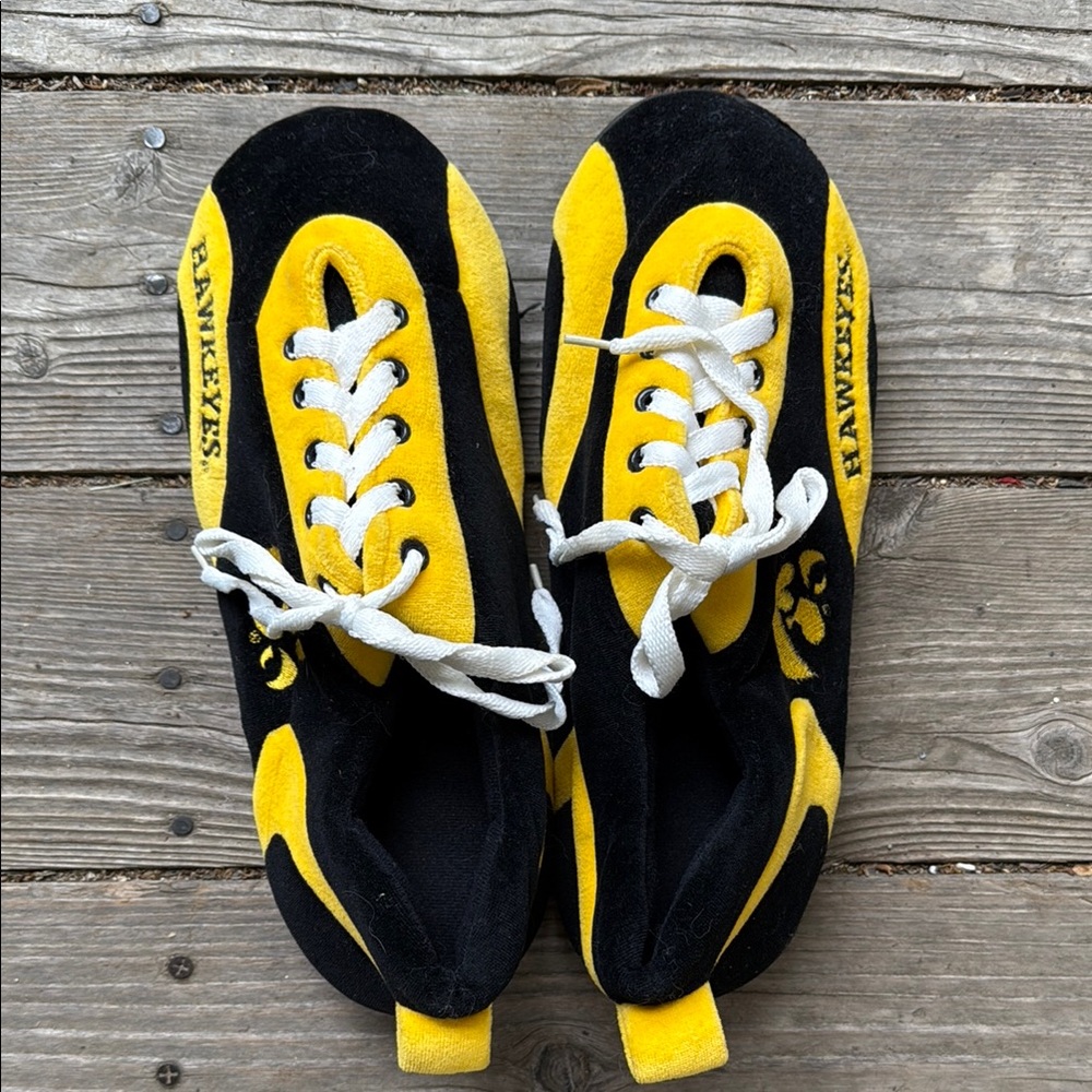 Iowa Hawkeyes Comfy Feet Mens xl 11-12 women’s xl 12-13 slippers